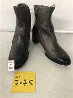 ECCO WOMENS BOOTS SIZE 7-7.5