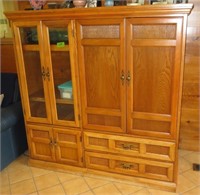 Entertainment cabinet