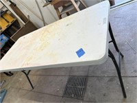 5 foot foldable Lifetime table