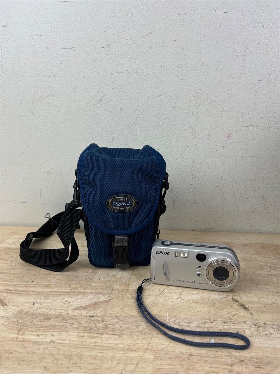 Sony Cybershot camera with case