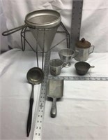 C2) STRAINER AND OTHER KITCHEN TOOLS
