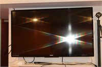 Sanyo Wall Mount TV LED 44.5" & Remote