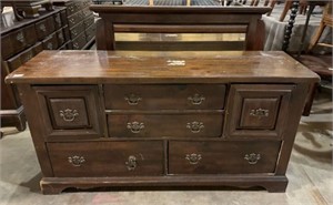 Late 20th Century Traditional Style Dresser