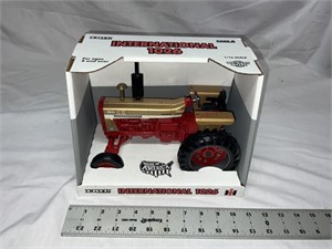 Ertl International 1026 toy tractor, 1996