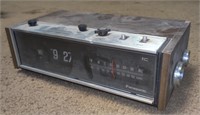 Vintage Panasonic FM-AM Clock Radio, RC-7053