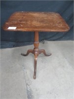 VICTORIAN OAK TILT TOP TABLE