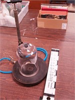 Vacuum pump and demonstrator with glass bell,