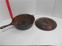 No.8 cast iron fry pan with lid, needs seasoning