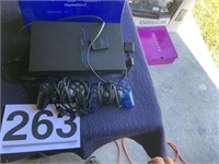 Play Station 2 Like new w/two controlers