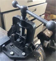 Pipe vice