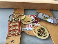 4 key chains:England, London, Austria, New