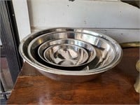 4 Stainless Bowls