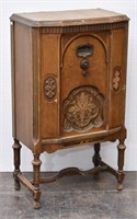 1930's Brunswick Uni-Selector Wood Case Radio