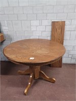 Dinning room table with extra leaf