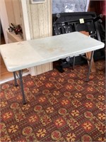 White table 48 x 24 x 25 tall