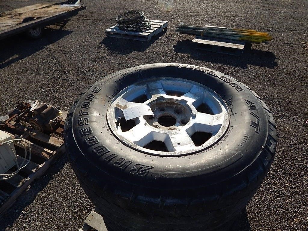 4 Rims with tires off a Ford SUV; size: 265/70R17