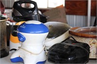 LOT OF SMALL KITCHEN APPLIANCES