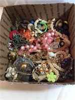 Flat  of miscellaneous jewelry