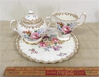 BEAUTIFUL SERVING SET - CREAMER HAS COUPLE CHIPS