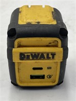 DeWalt 2-Port Worksite USB PD Charger, Powers On