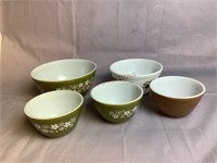 Crazy Daisies Pyrex Bowls & More