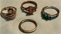 D - LOT OF 4 COSTUME JEWELRY RINGS (J64)