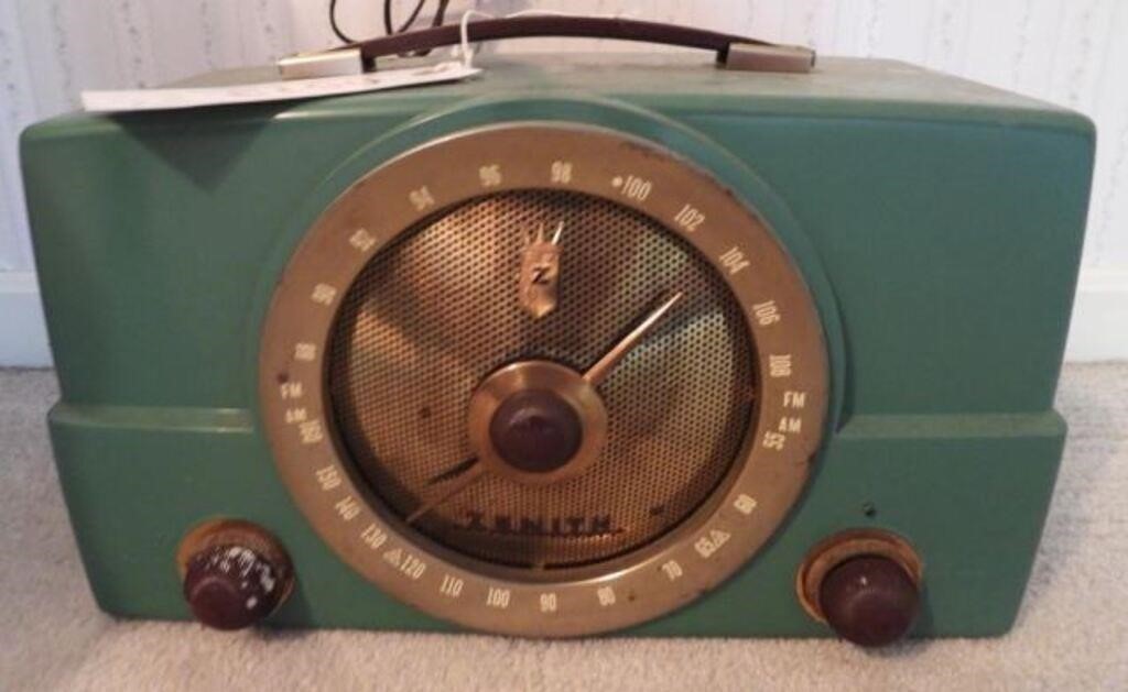 Vintage Zenith Radio with carry handle (radio