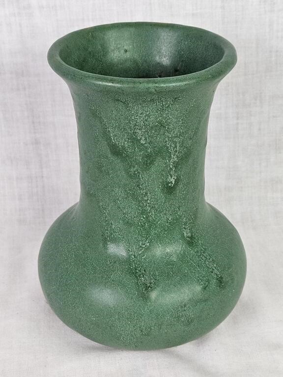 Zanesville Ohio Pottery Green Vase 7-1/4"