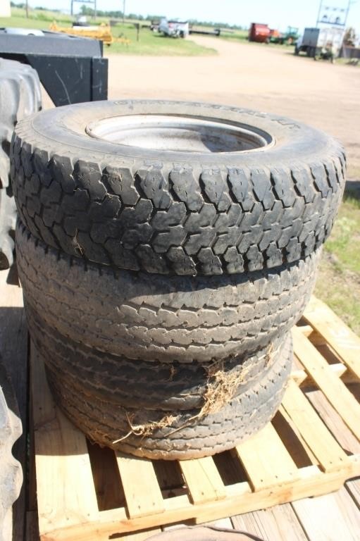 (4) 235/8516 tires