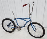 Vintage Schwinn Sting-Ray Bike / Bicycle. It has