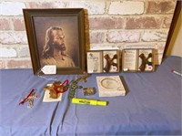 BOX LOT: RELIGIOUS DÉCOR- FRAMED PICTURE OF JESUS,