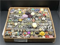 131 COSTUME JEWELRY RINGS