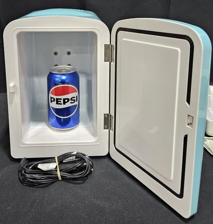 6-Pack Mini Cooler/Warmer Fridge w Box