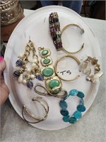 Pretty Bracelet Costumne Jewelry Lot