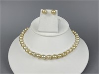 14K Graduated Pearl Necklace and Earrings