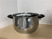 Pot With Metal Bowls