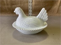 Vintage Milk glass hen on a nest 5 inches tall-