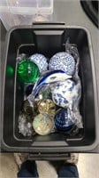 GROUP OF DECORATIVE GLASS, PAPER WEIGHTS & ART