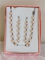 CULTURED PEARL NECKLACE & EARRING SET IN GIFT BOX