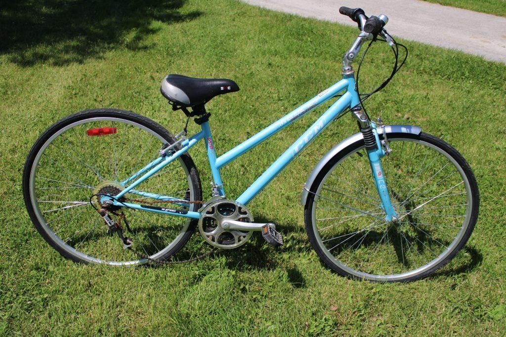 CCM FS Hybrid Ladies Bicycle