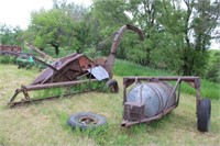 IHC #20 1-Row Silage Chopper & 2 Wheel Sprayer Fra