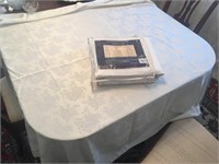 Rose Pattern WhiteTablecloth and Table Pad