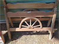 TWIN BED WOODEN WAGON WHEEL HEAD & FOOTBOARD