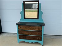 Vintage 3-drawer dresser with removable mirror