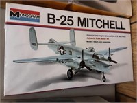 B-25 MITCHELL FIGHTER PLANE MODEL SEALED