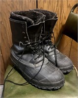 Men’s winter boots - size 11