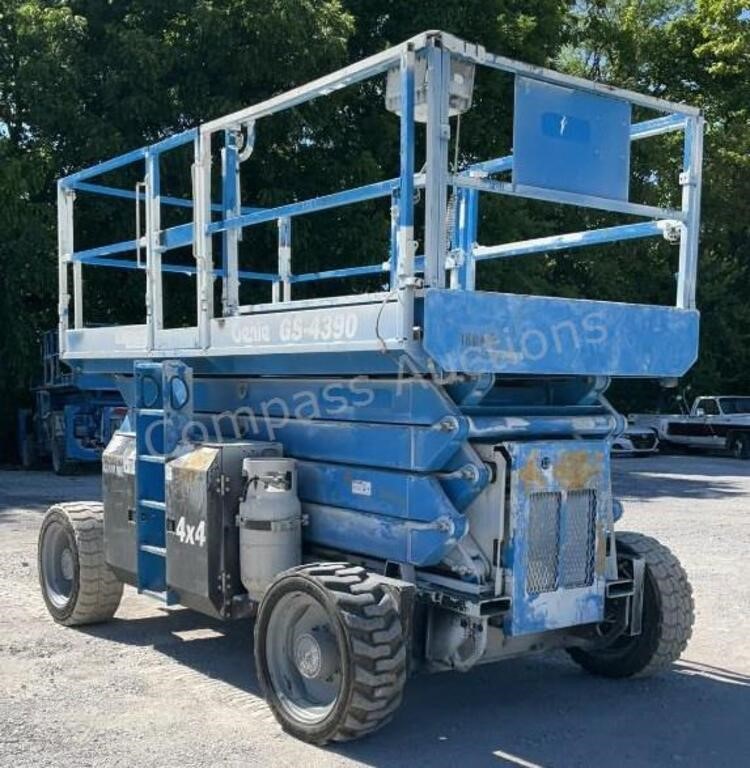 2017 Genie Dual Fuel Scissor Lift GS-4390