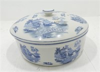 Hall China Blue Willow casserole