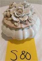 Q - SPANISH PORCELAIN KEEPSAKE BOX (S80)