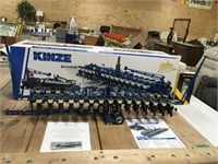 WOW! 1/16 Scale Kinze 3600 Twin Line Planter